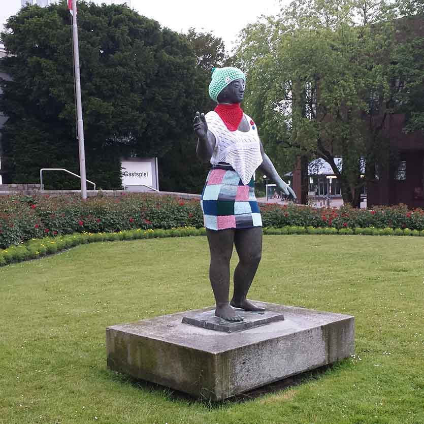 Eva neu eingkleidet