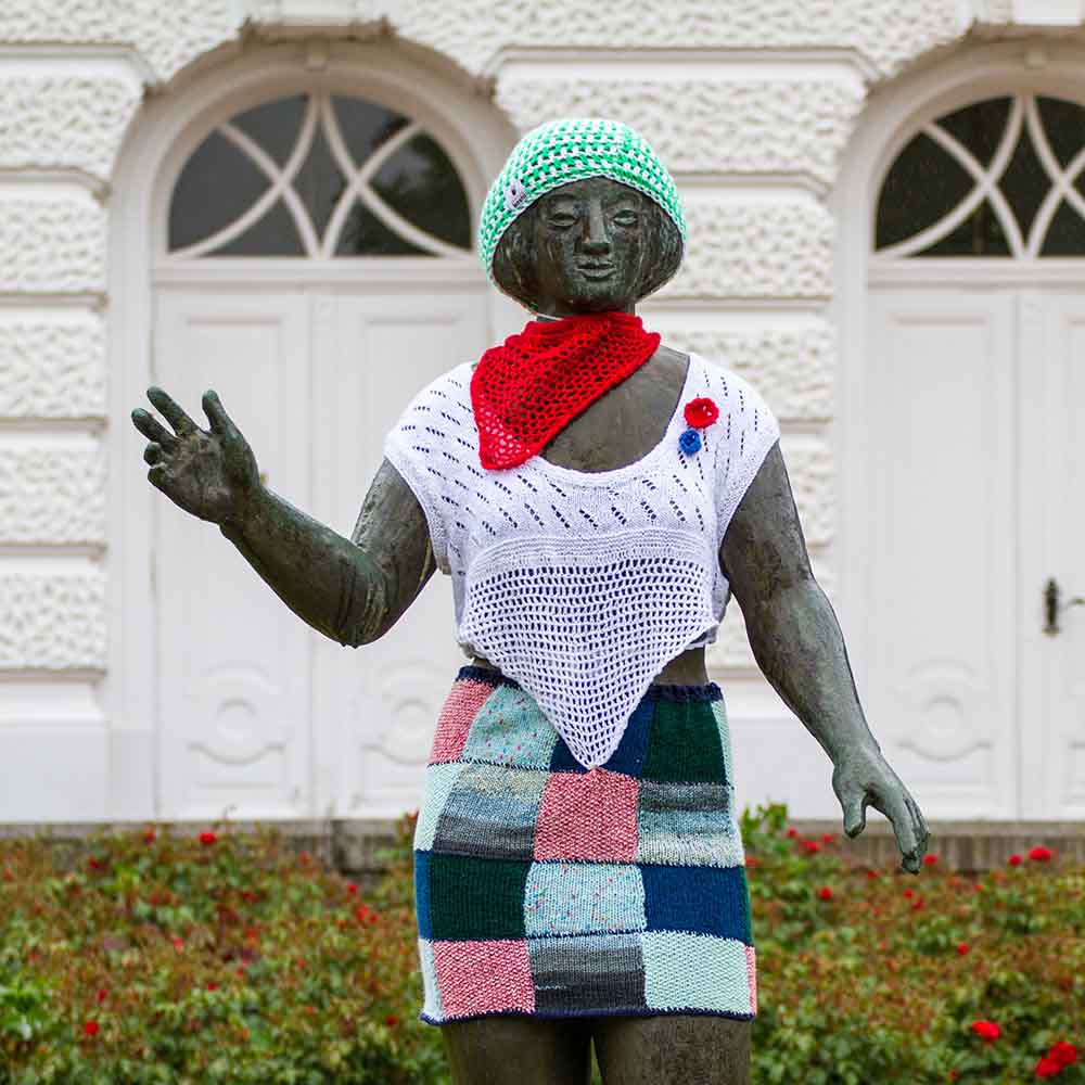 Eva fertig eingekleidet